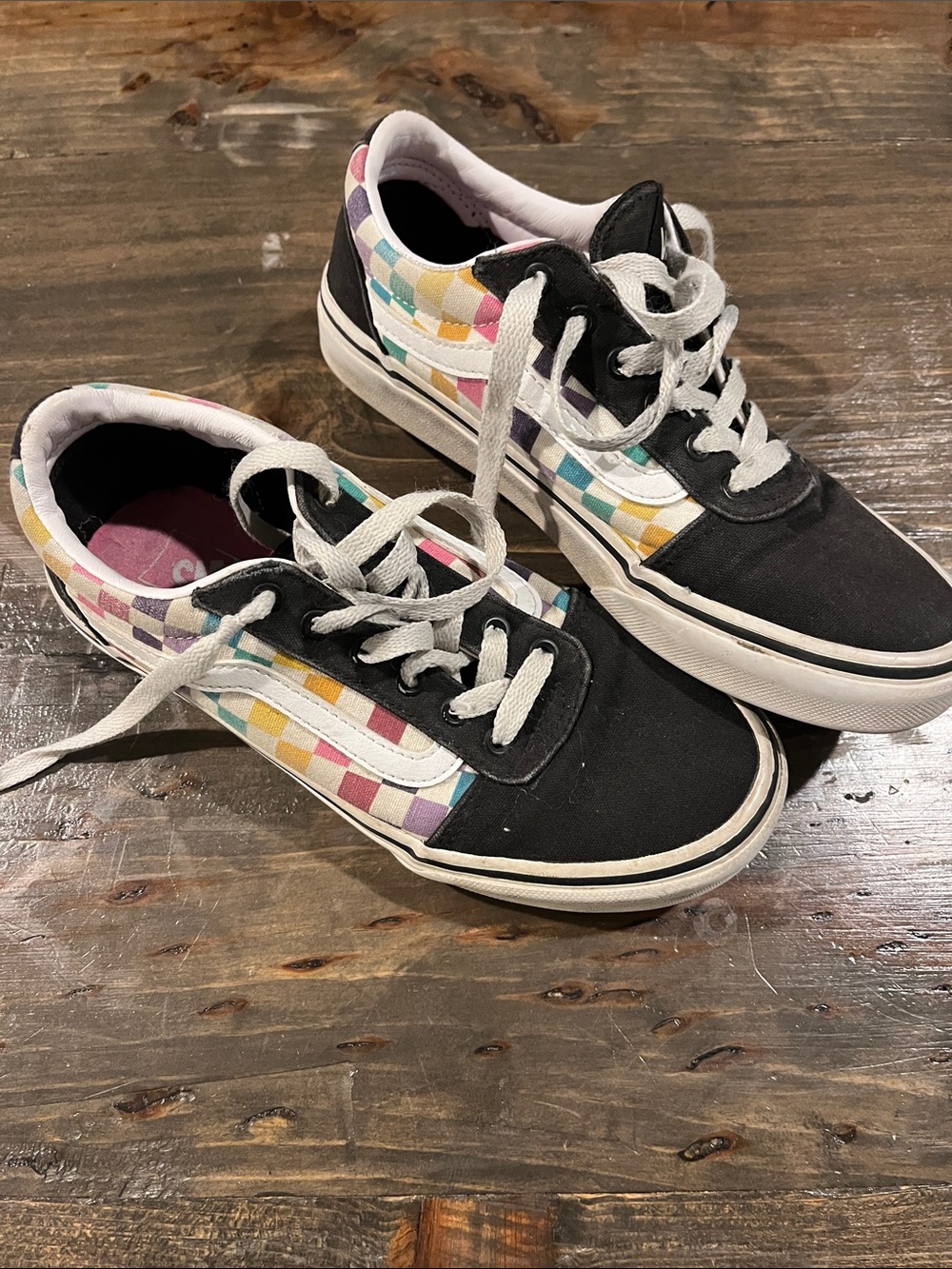Vans Low-Top Sneakers in Black, Pink and Multicolor Checker